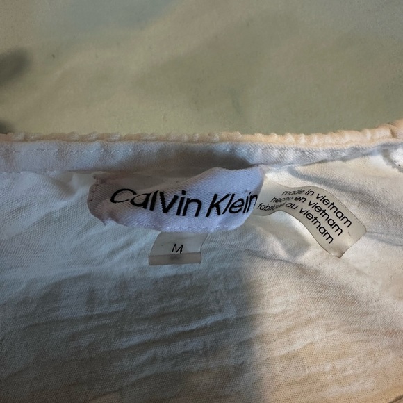 Calvin Klein Women's Medium Cold Shoulder White Blouse. Crushed Textured Fabric. - Picture 6 of 10